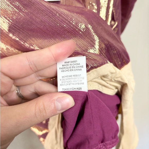 Wayf Emmi metallic purple gold puff sleeve shimmer bodysuit v neck size XS new - Picture 7 of 10